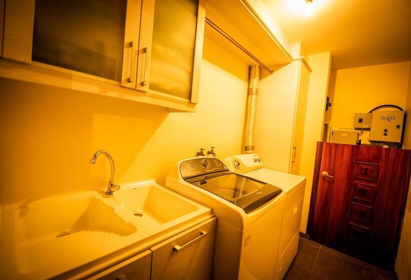 اتاق خانوادگی, Hostal Dulce Hogar
