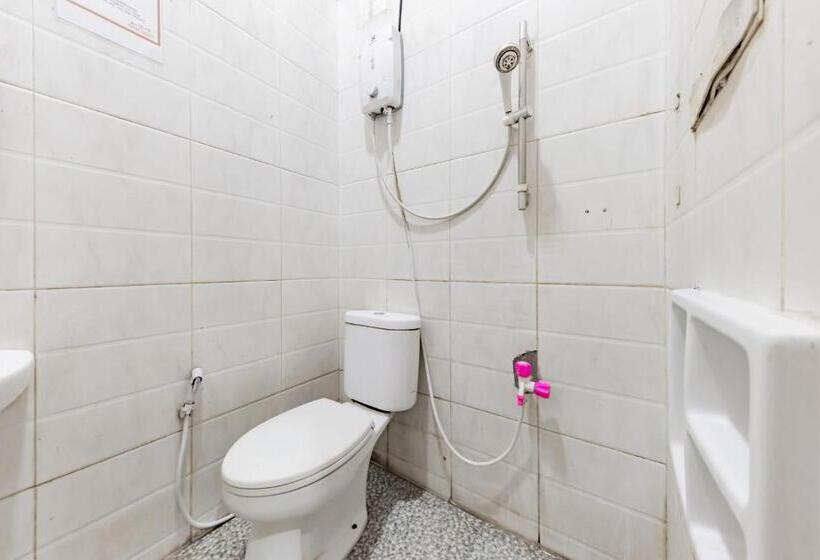 Номер Стандарт, Reddoorz Near Kejaksan Station Cirebon