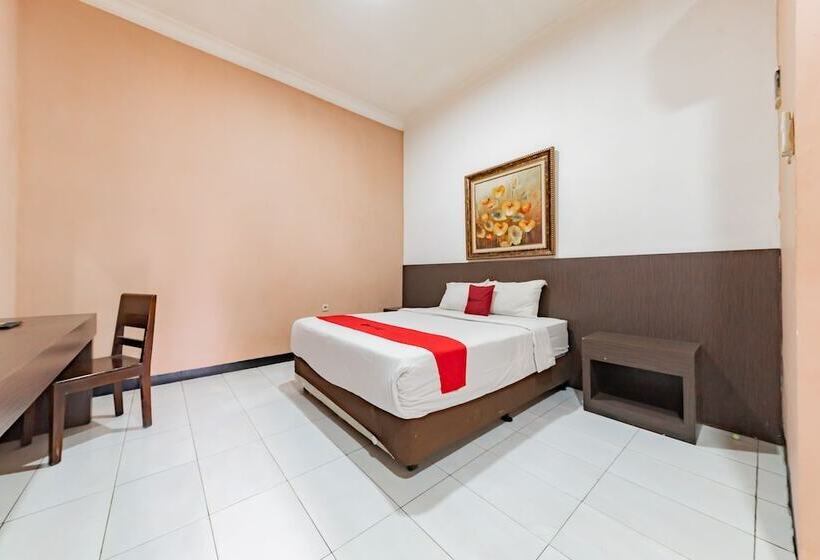 Номер Стандарт, Reddoorz Near Kejaksan Station Cirebon