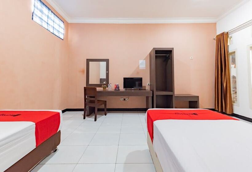 Номер Стандарт, Reddoorz Near Kejaksan Station Cirebon
