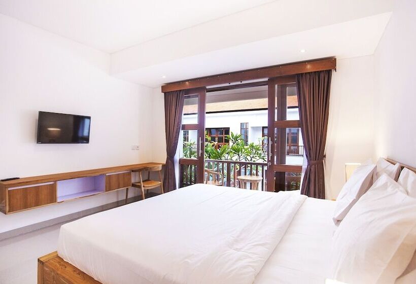 Люкс Вид на Бассейн, Sahadewa Suites Residence