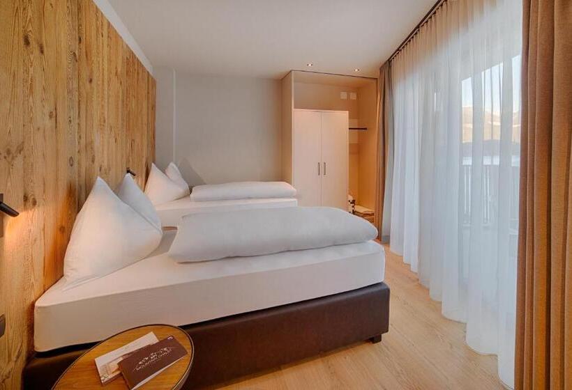 Family flat with balcony, K1 Mountain Chalet   Luxury Apartements