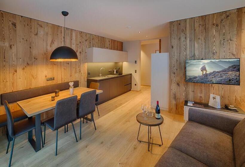 Family flat with balcony, K1 Mountain Chalet   Luxury Apartements
