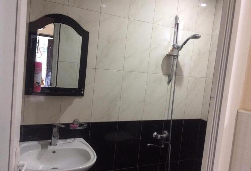 اتاق خانوادگی, Batumi Guesthouse 28a