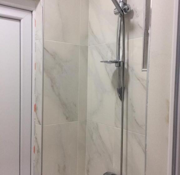 اتاق استاندارد با چشم‌انداز باغ, Batumi Guesthouse 28a
