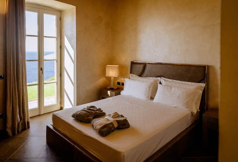 Номер Deluxe Вид на Море, Resort Faro Di Punta Fenaio