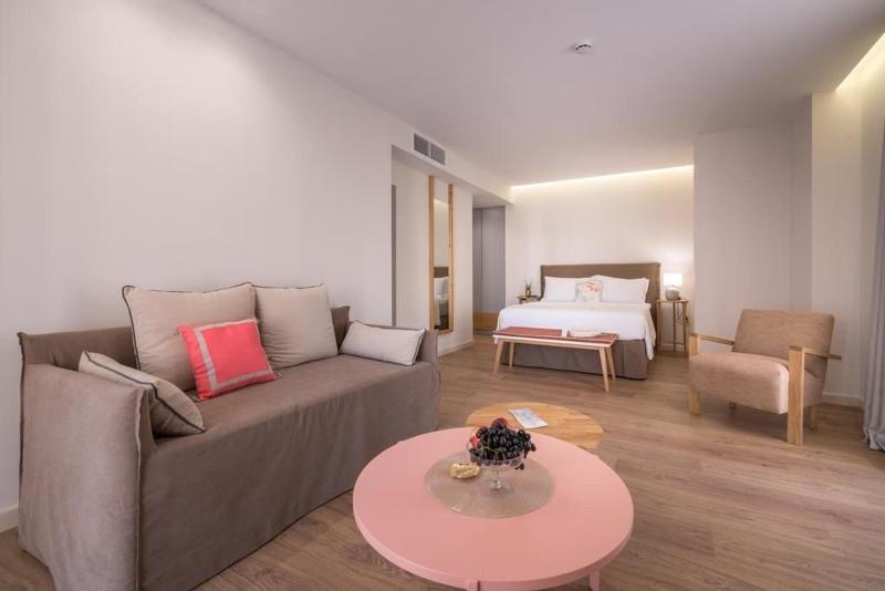 サイドシービュージュニアスイート, Glow Boutique Hotel & Suites