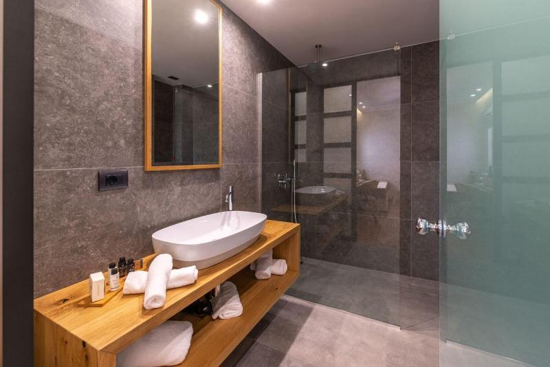 サイドオーシャンビューのトリプルルームスタンダード, Glow Boutique Hotel & Suites