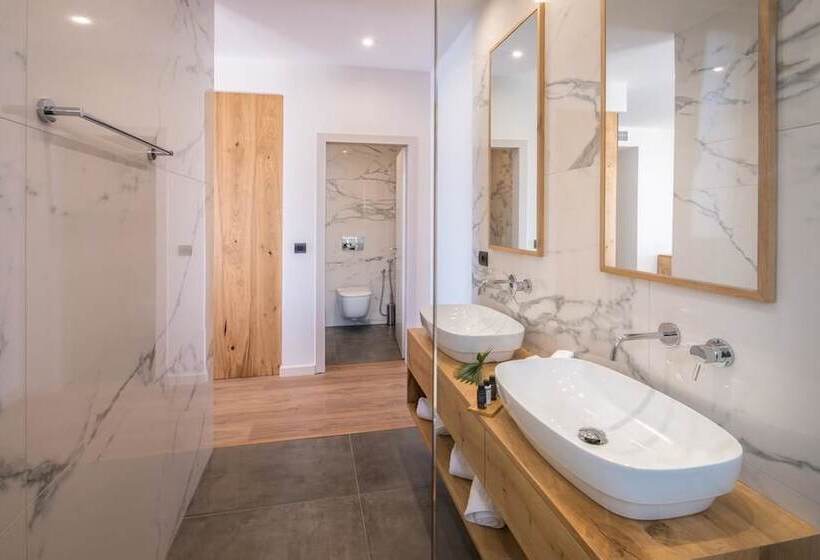 オーシャンビュースイート, Glow Boutique Hotel & Suites