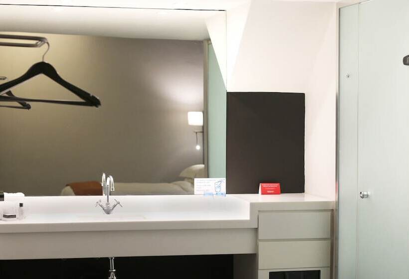 Номер Стандарт, Onomo Hotel Waterfront