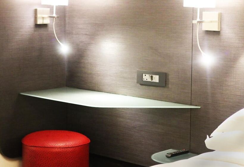 Хижина, Onomo Hotel Waterfront