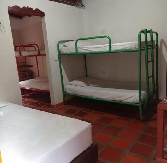 Семейное Бунгало, Las Cabanas De Pino Hostel