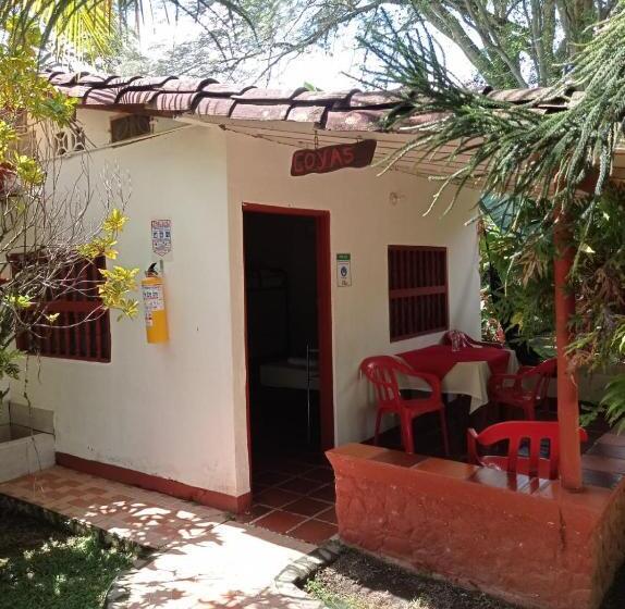 Семейное Бунгало, Las Cabanas De Pino Hostel