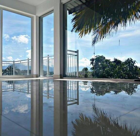 带景观的三人标准房间, Mahaweli View Inn