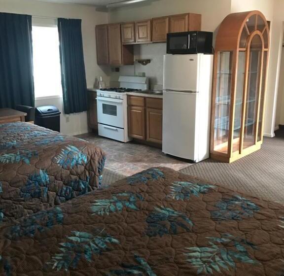 Номер Стандарт с Кухней, Lazy U Motel