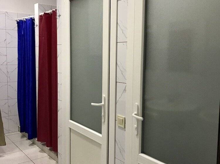 اتاق استاندارد سه تخته با بالکن, Pid Vysokym Zamkom Hostel