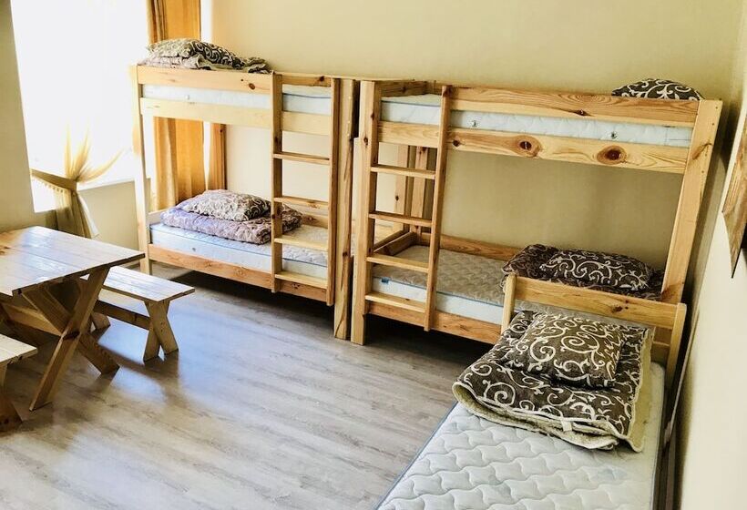 اتاق استاندارد سه تخته با بالکن, Pid Vysokym Zamkom Hostel