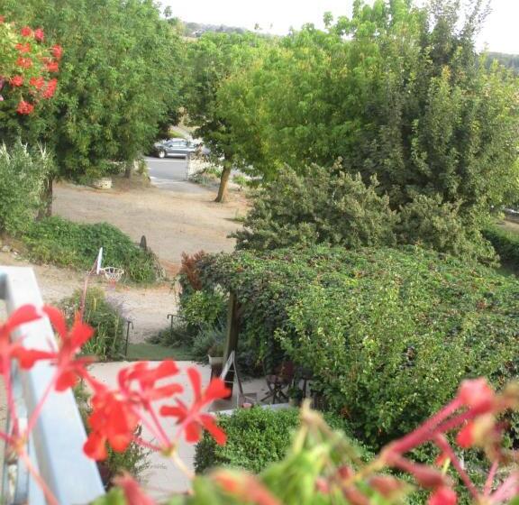 اتاق استاندارد با چشم‌انداز باغ, Auberge Au Bon Accueil