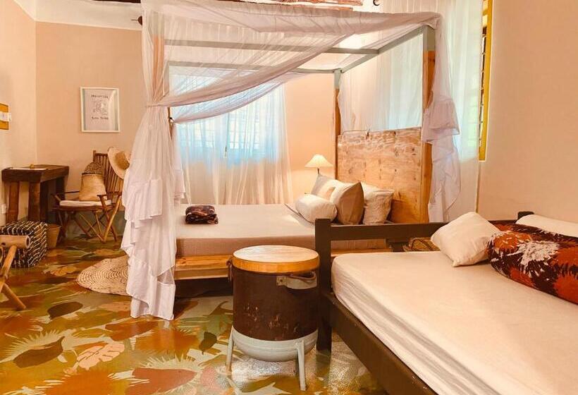 Quarto Deluxe Cama King, Mama Root
