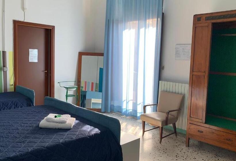 اتاق استاندارد سه نفره, Casa Di Chiara