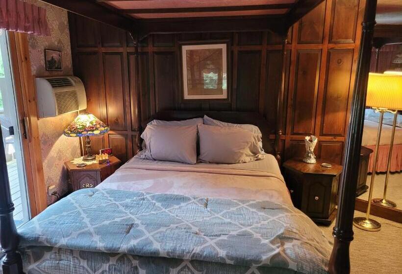 套房, Whisperin' Pines Chalet
