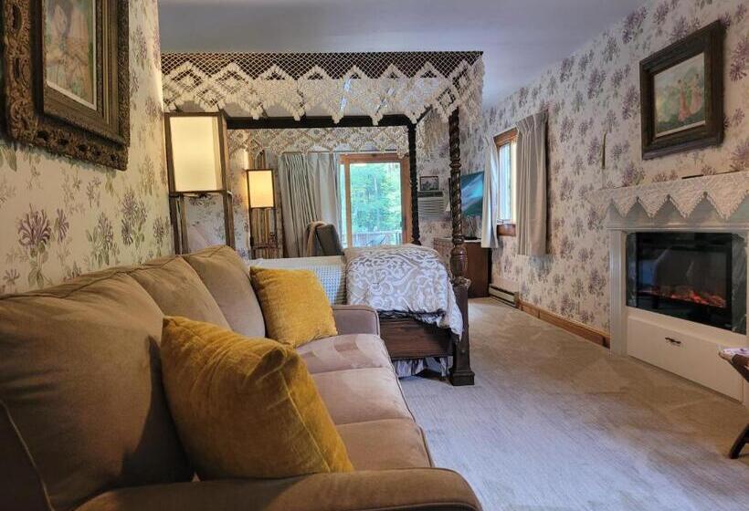 套房, Whisperin' Pines Chalet