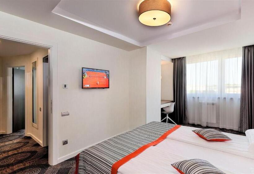 1 Bedroom Apartment City View, Plaza35