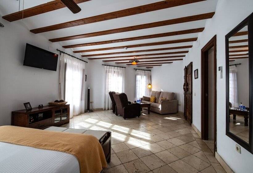 سوییت جونیور با بالکن, Entre Dos Aguas Hotel Boutique