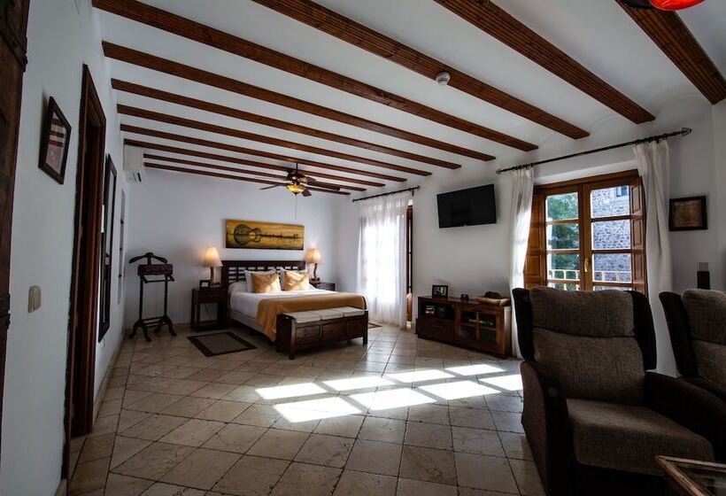 سوییت جونیور با بالکن, Entre Dos Aguas Hotel Boutique