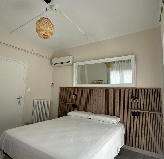 Номер Стандарт, Hostal Restaurant Casa Comaulis