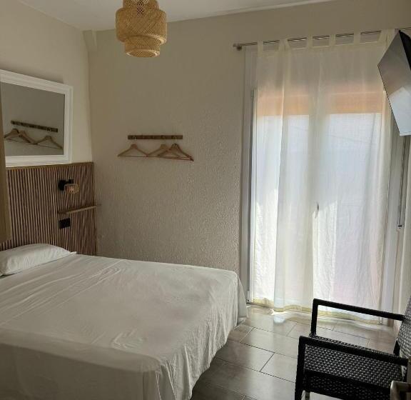 Номер Стандарт, Hostal Restaurant Casa Comaulis