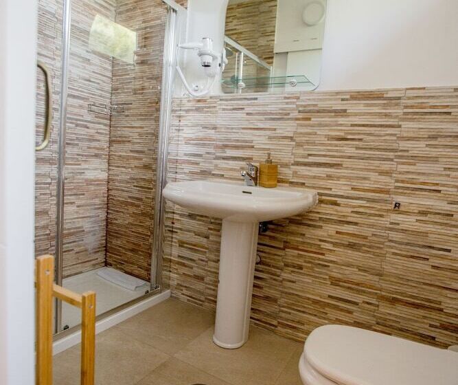 اتاق استاندارد یک نفره, Hostal Escala Suites