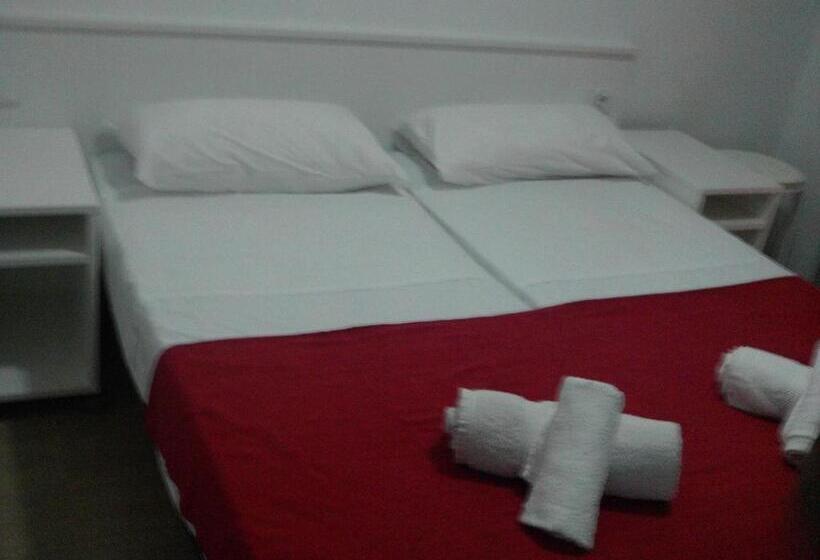 اتاق استاندارد با چشم‌انداز دریا, Hostal Cubelles