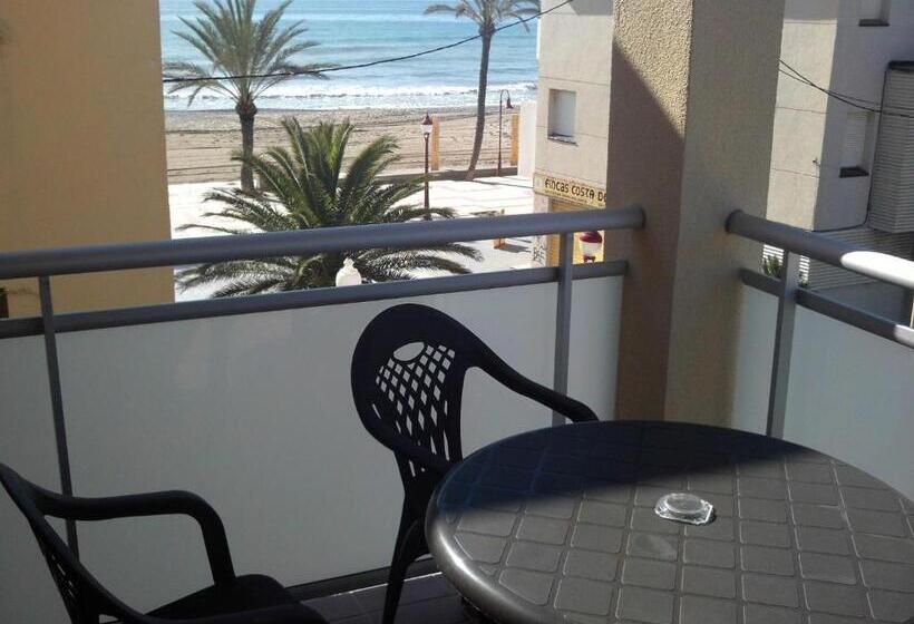 اتاق استاندارد با چشم‌انداز دریا, Hostal Cubelles