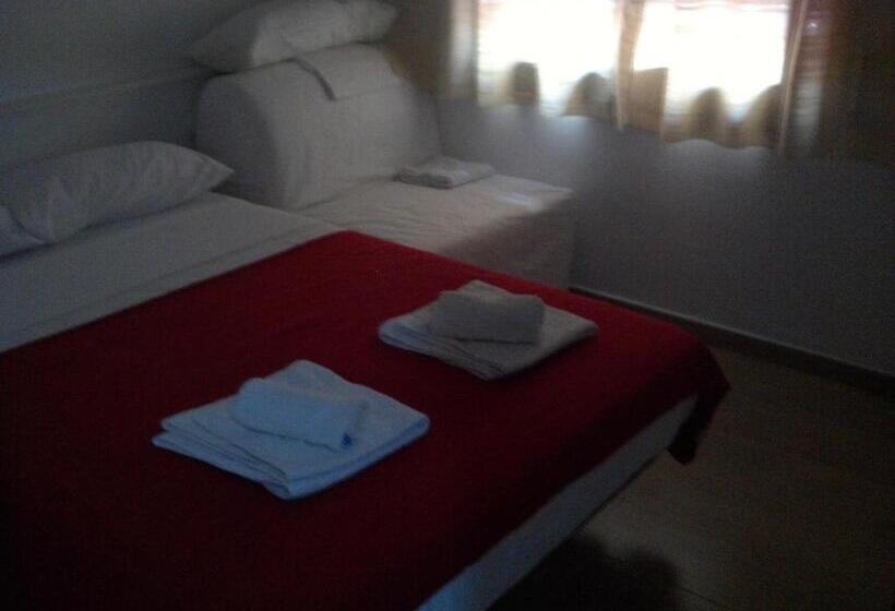 اتاق عادی, Hostal Cubelles