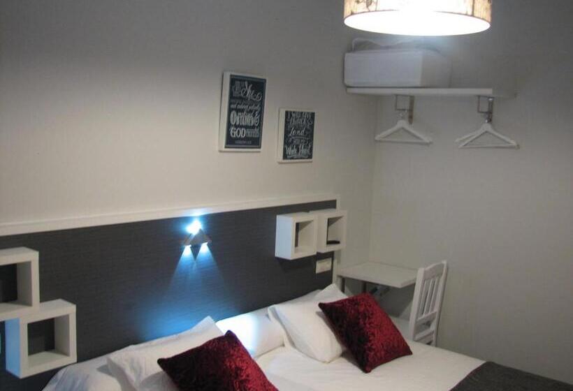 اتاق استاندارد سه نفره, Hostal Meson Do Loyo