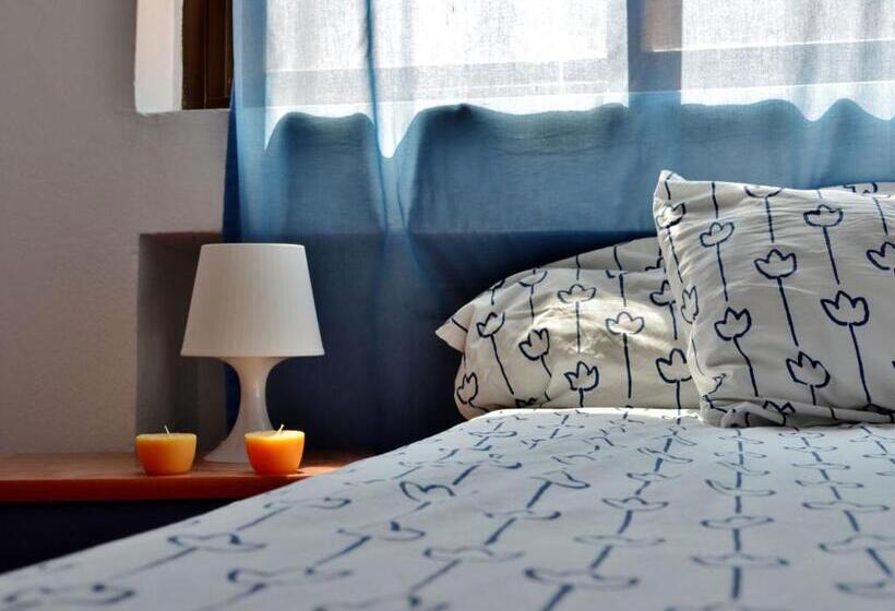 اتاق استاندارد یک نفره, Roomin Hostel
