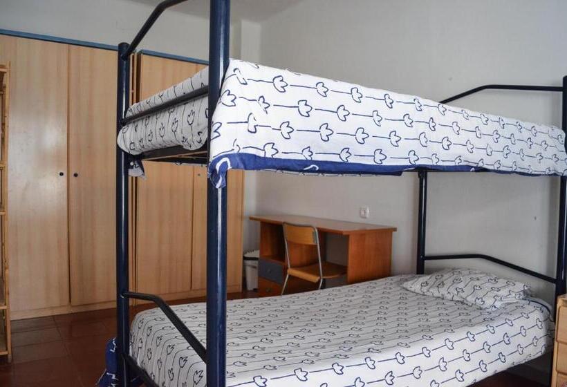 اتاق استاندارد سه نفره, Roomin Hostel
