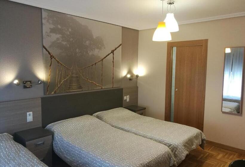 غرفة قياسية ثلاثية, Pension Santiago