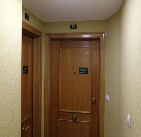 غرفة عائلية, Pension Santiago