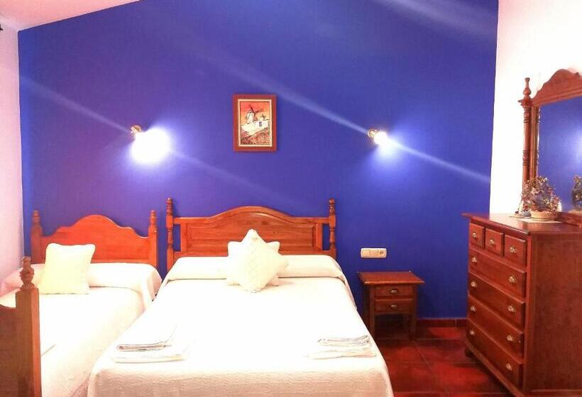 Номер Стандарт Трехместный, Hostal Restaurante Ego's