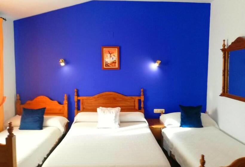 Номер Стандарт Трехместный, Hostal Restaurante Ego's