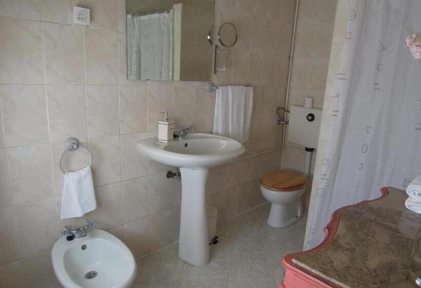 Номер Стандарт Трехместный, Ester Guest House