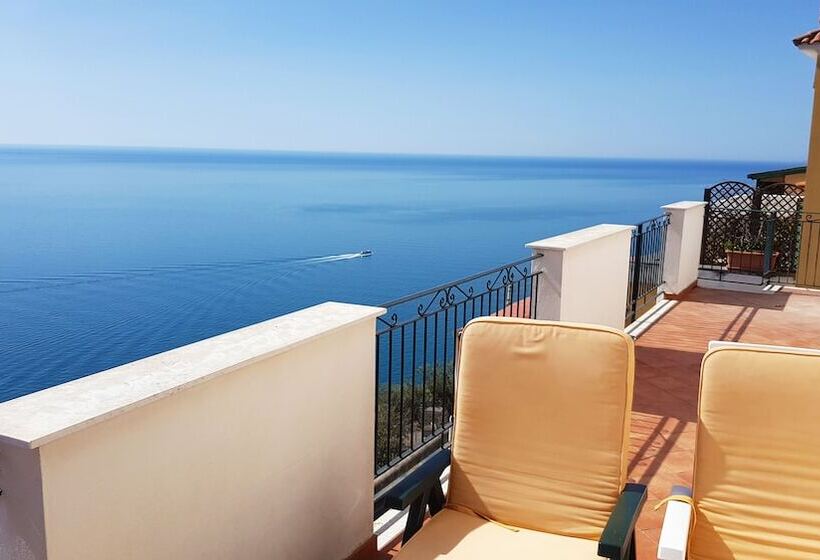 阁楼房, Amalfi Hills