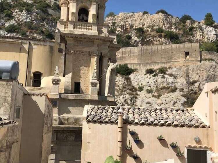 اتاق خانوادگی, Sanbartolomeo Casa & Putìa