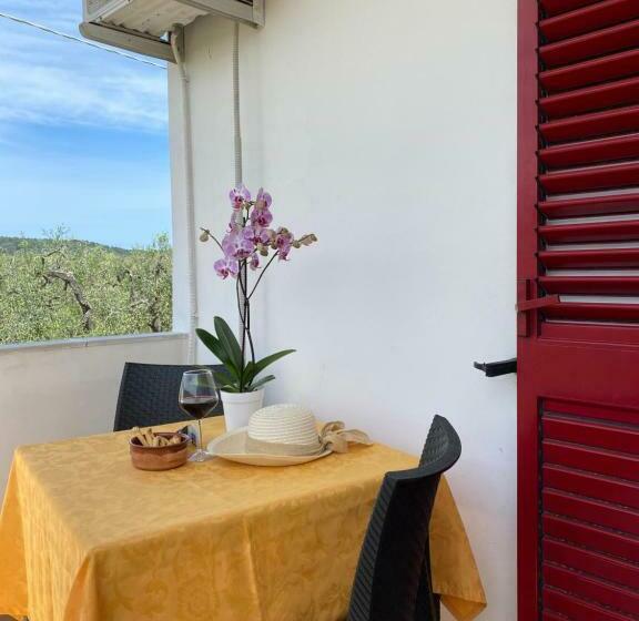 스탠다드 스튜디오, Agriturismo Azzarone