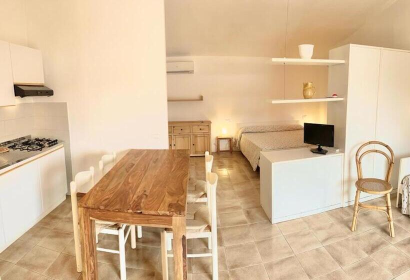 استودیوی استاندارد با چشم‌انداز دریا, Residence Capobianco