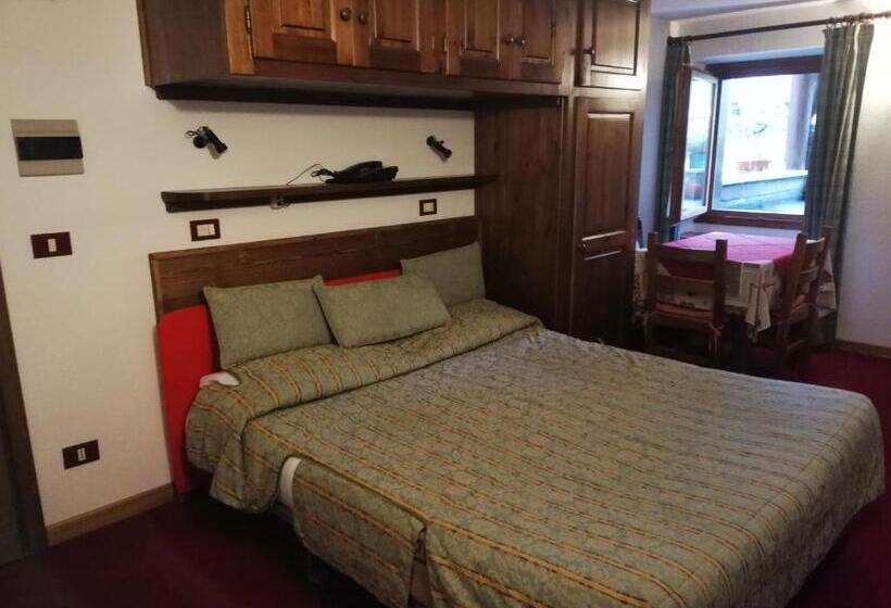 Economy Triple Room, Residence Pavou