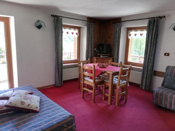 استودیوی استاندارد, Residence Pavou
