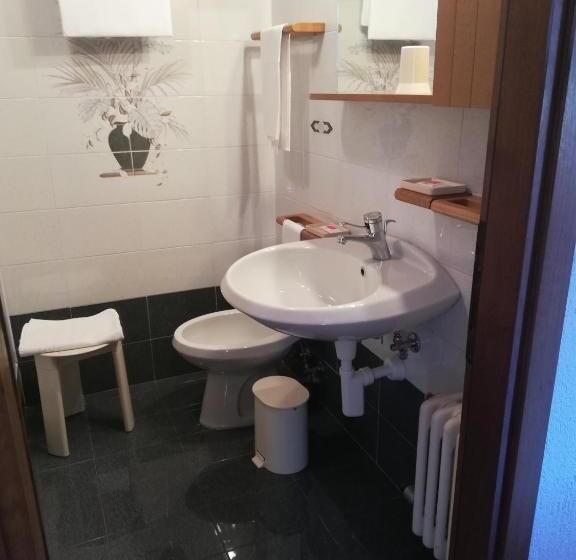 استودیوی استاندارد, Residence Pavou